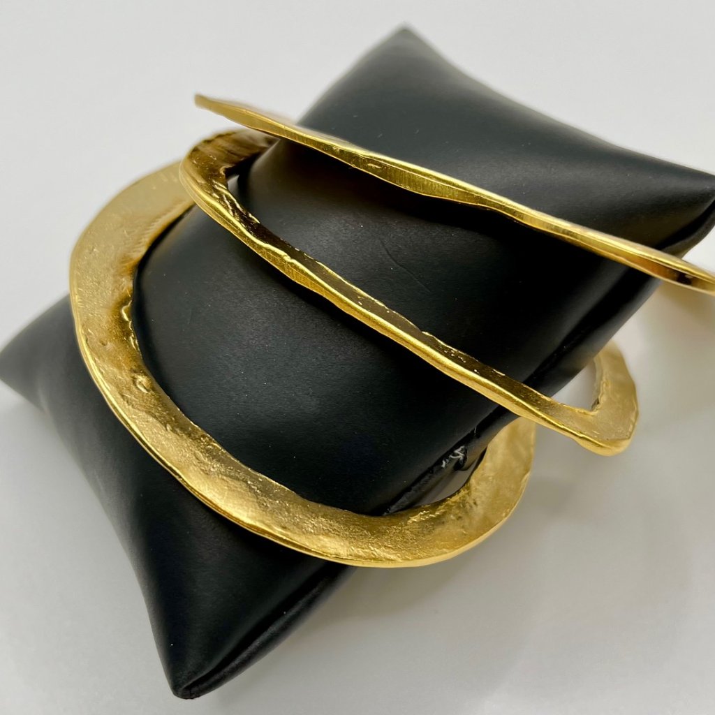Sku: 2785g Set Of 3 Different Hammered Bangles Approximate 2.75 Inch Diameter T
